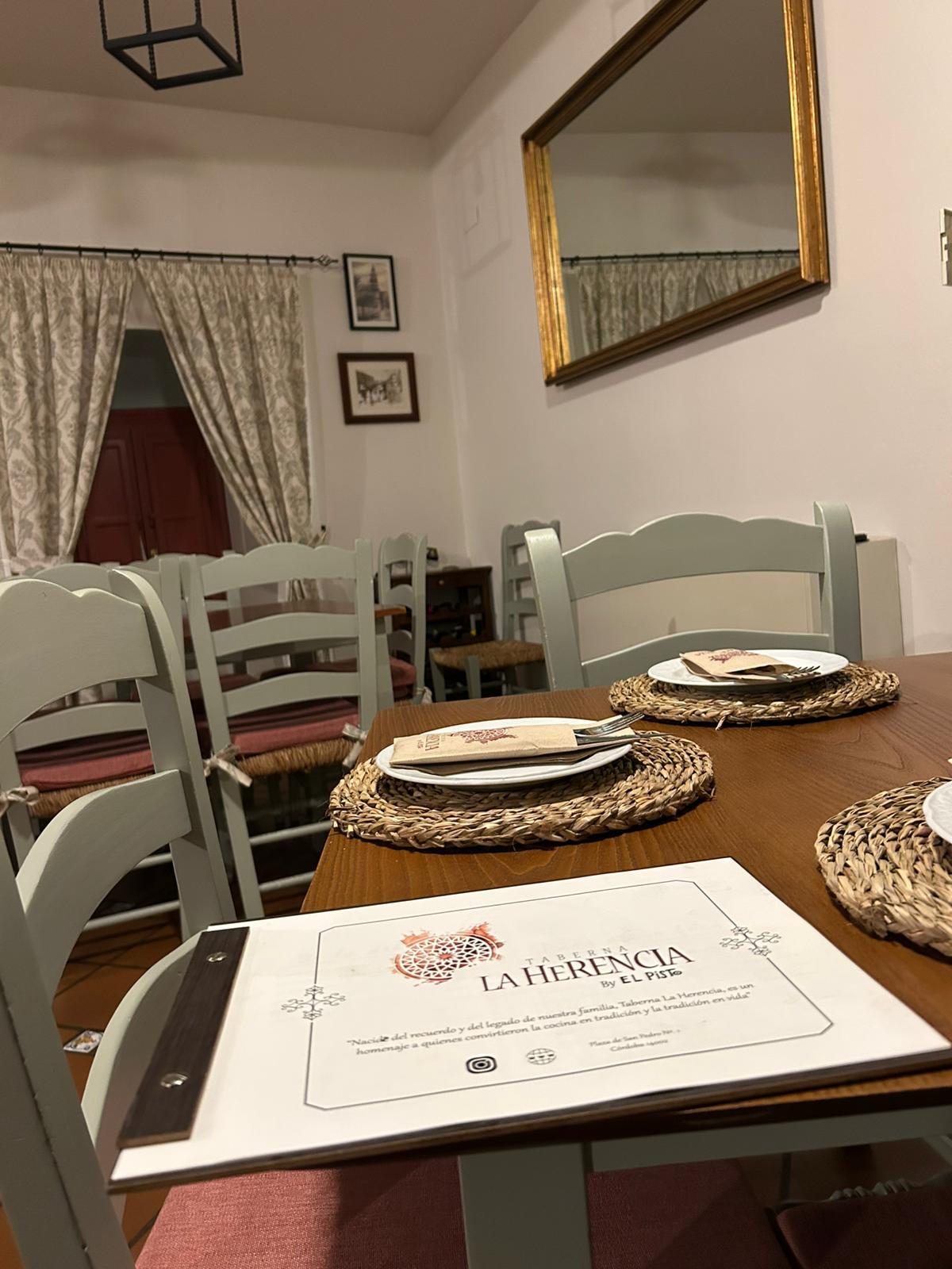 Mesa preparada en La Herencia